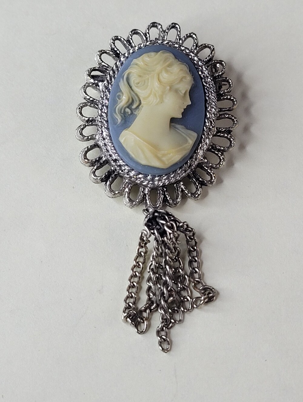 Vtg Victorian Style Lady Woman Cameo Pinback Brooch 1 1/4" x 1 1/2" Silver Tone
